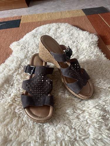 Taupefarbene keilabsatzschuhe - taupefarbene,